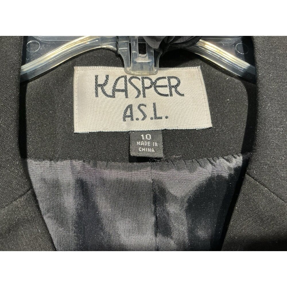 Kasper Pant Suit Size 10 Black Pleated Pant 3 Button Jacket Short Scarf Included - Picture 8 of 11